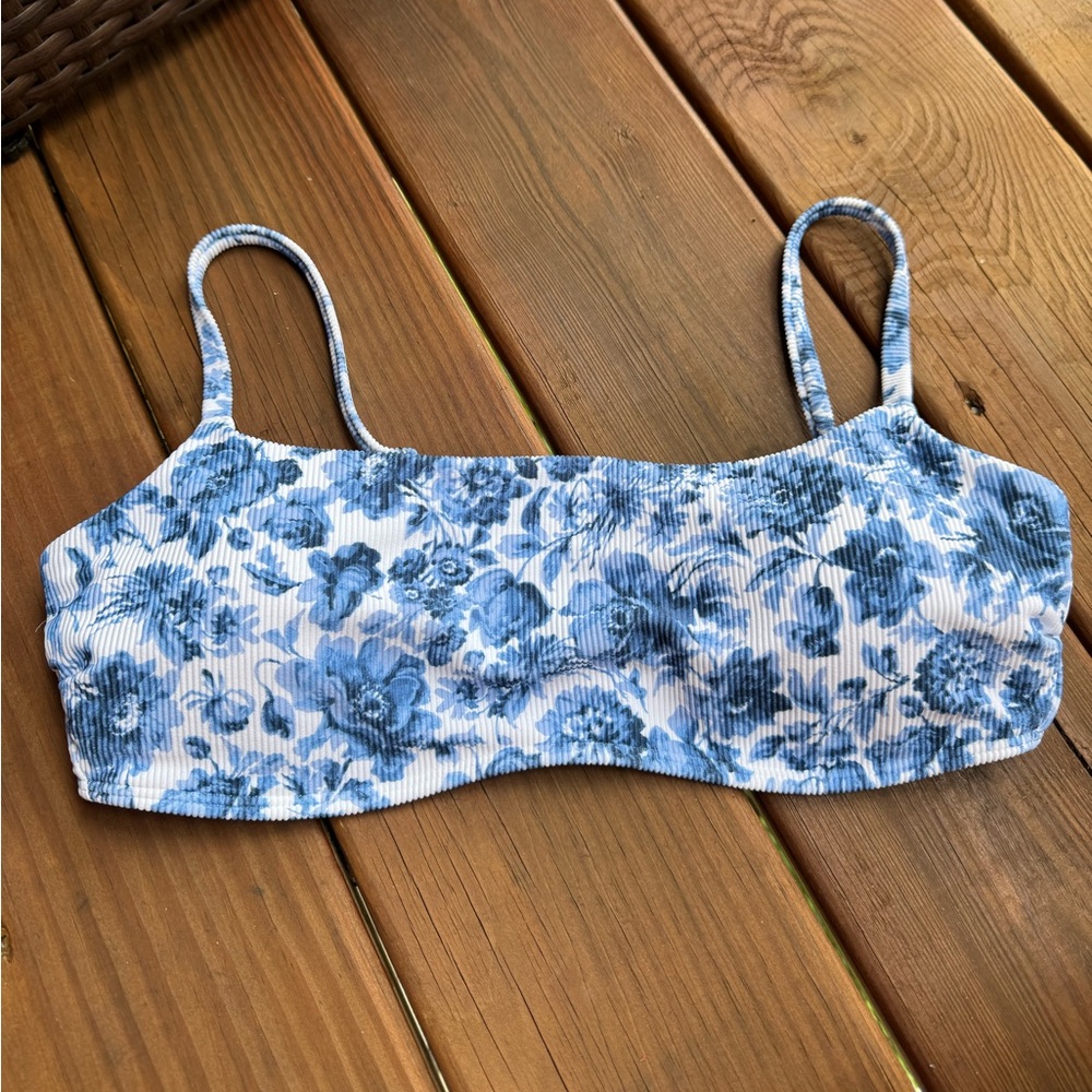NWOT Abercrombie bikini top
